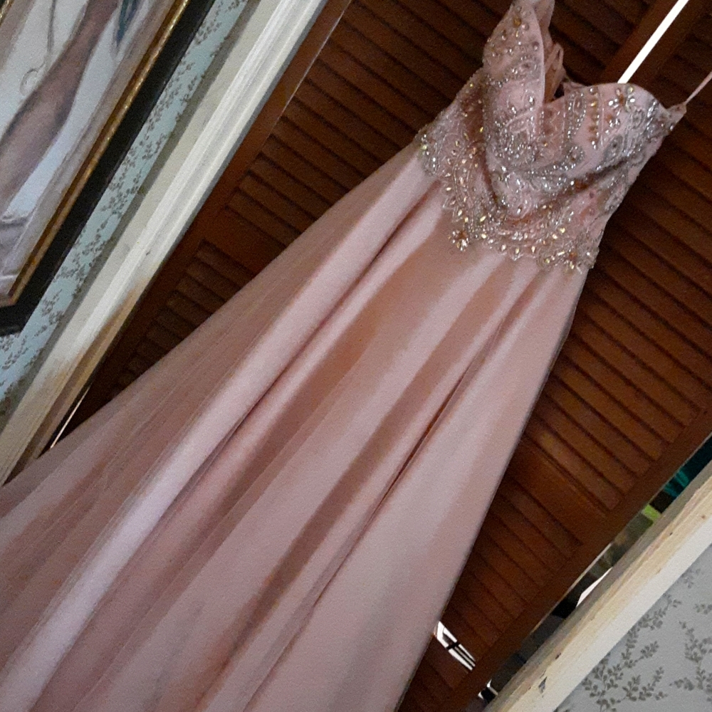 ✨️GLAM STRAPLESS PROM gown✨️